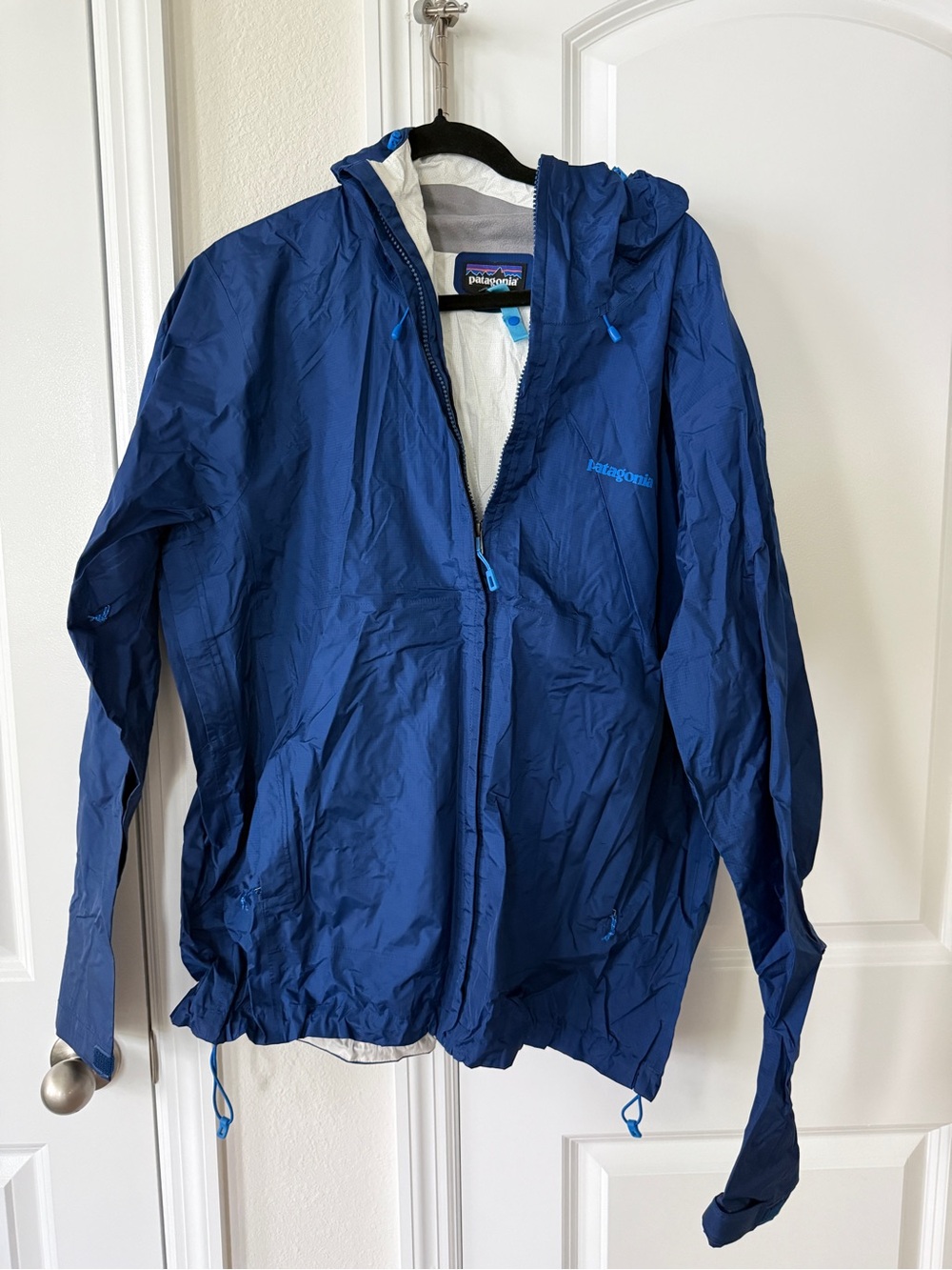 Patagonia Torrentshell 3L waterproof rain jacket blue